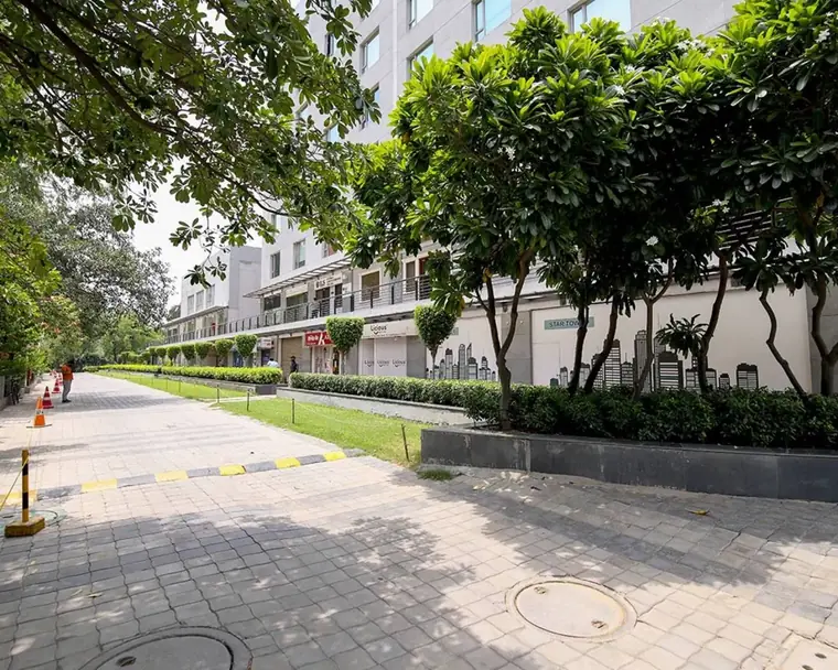 DLF Star Tower, photo 2